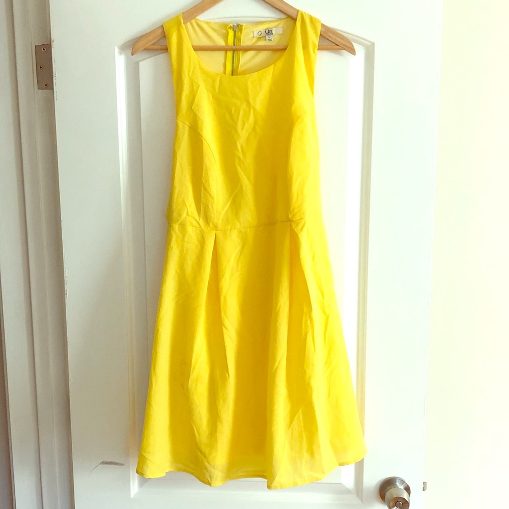 Beautiful flowy Ya Los Angeles yellow dress